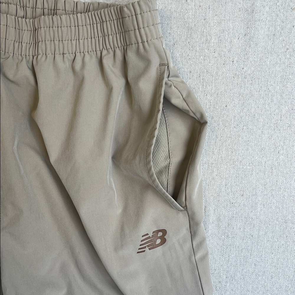 New Balance Woman’s Beige Joggers - Picture 3 of 7